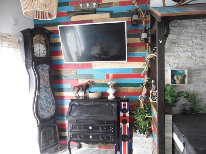 L'Histoire De L'Ouest , Jacuzzi Appartement Dole Exteriör bild